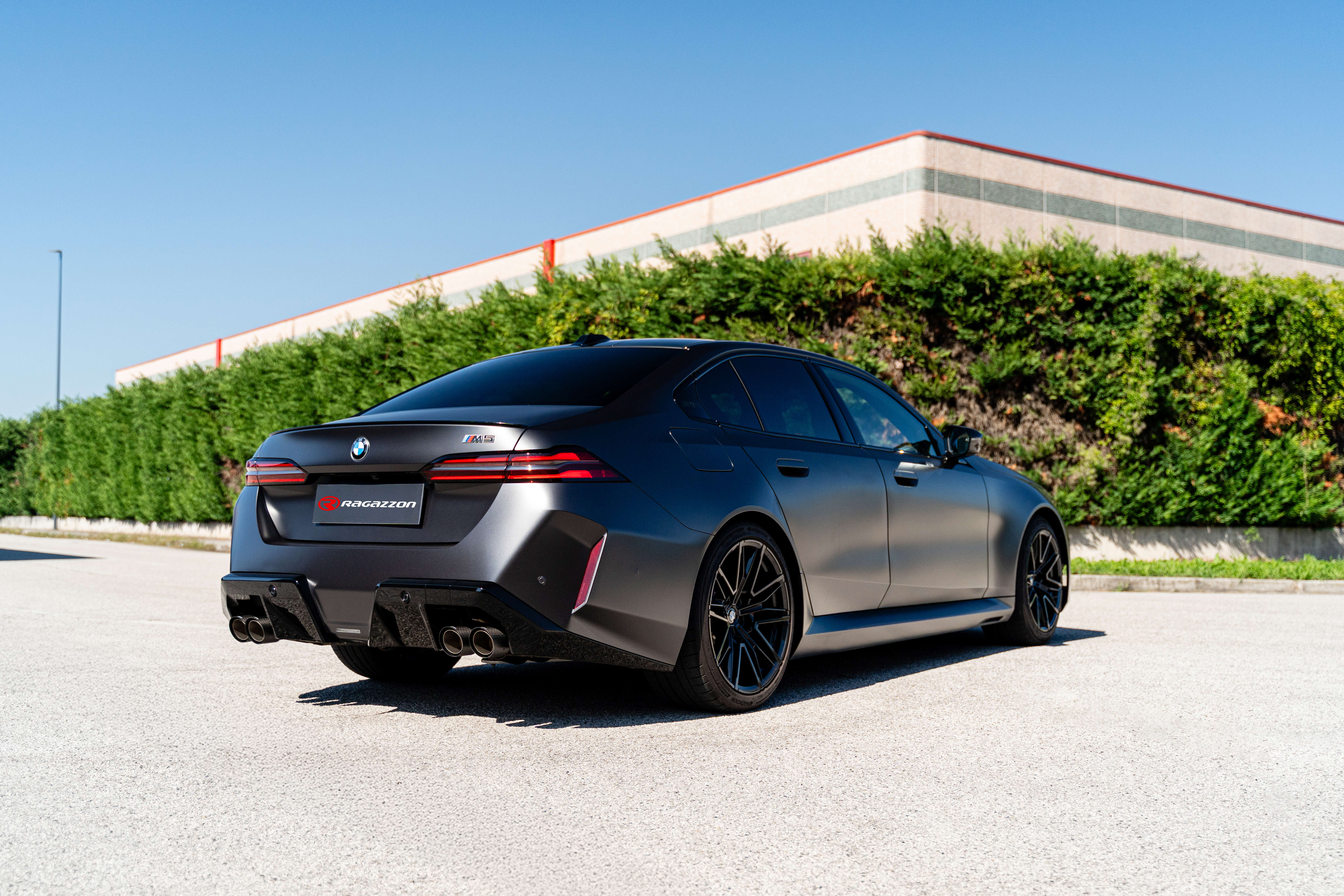 G90(Sedan) 4.4 V8 (430kW + 145kW) 2024>>